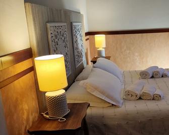 Hotel San Felice - Bologna - Schlafzimmer
