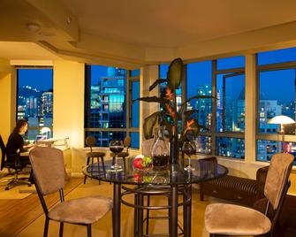 The Parker Hotel and Rooftop - Vancouver - Living room