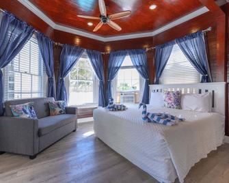 The Palms Hotel - Key West - Bedroom